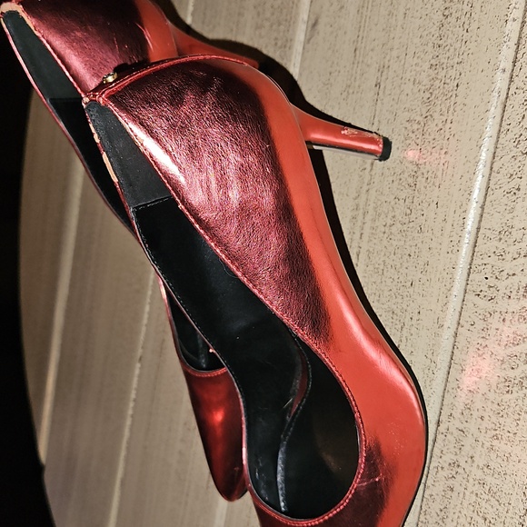 Shoes - Picture 2 of 6